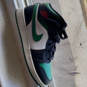 Jordan 1 Mid Pine. Size 6Y. Good condition. Barely worn. Offers welcomed!